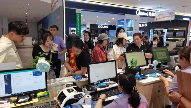 旧换新”发力 消费热情喷涌龙8头号玩家哈尔滨：“以(图1)